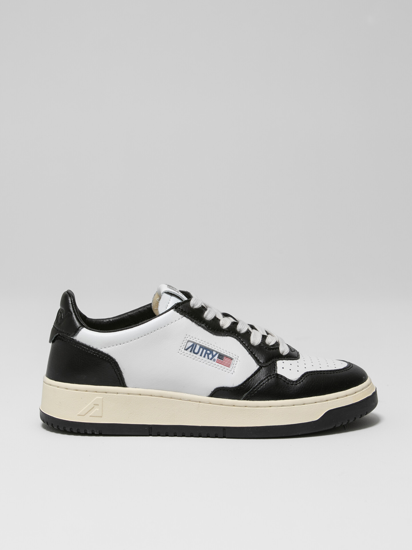 AUTRY Sneaker aus Leder Damen (WB01 BLACK/WHITE)