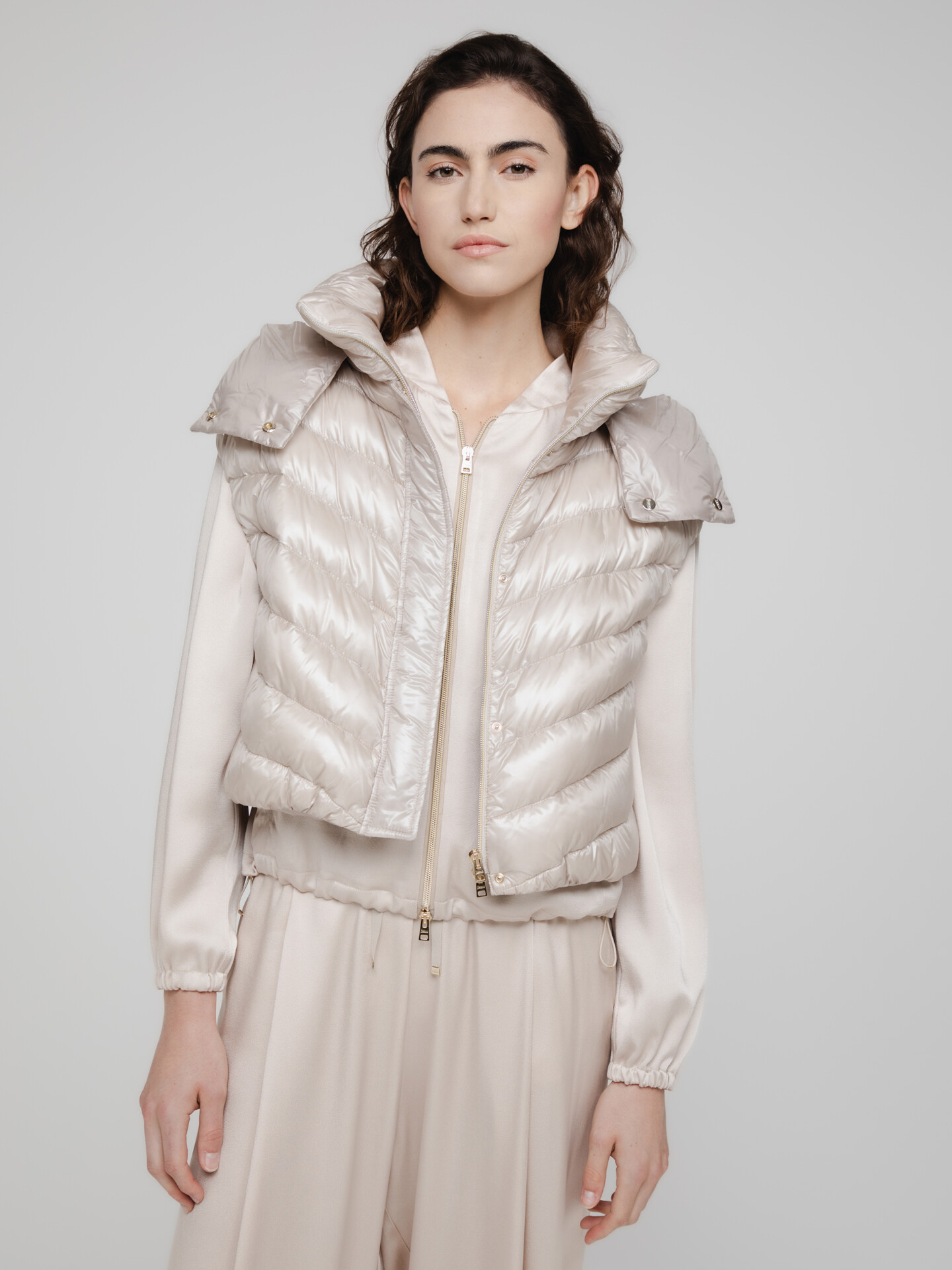 Kurze Daunenweste von HERNO 1310 CHAMPAGNER online shoppen – DANIELS