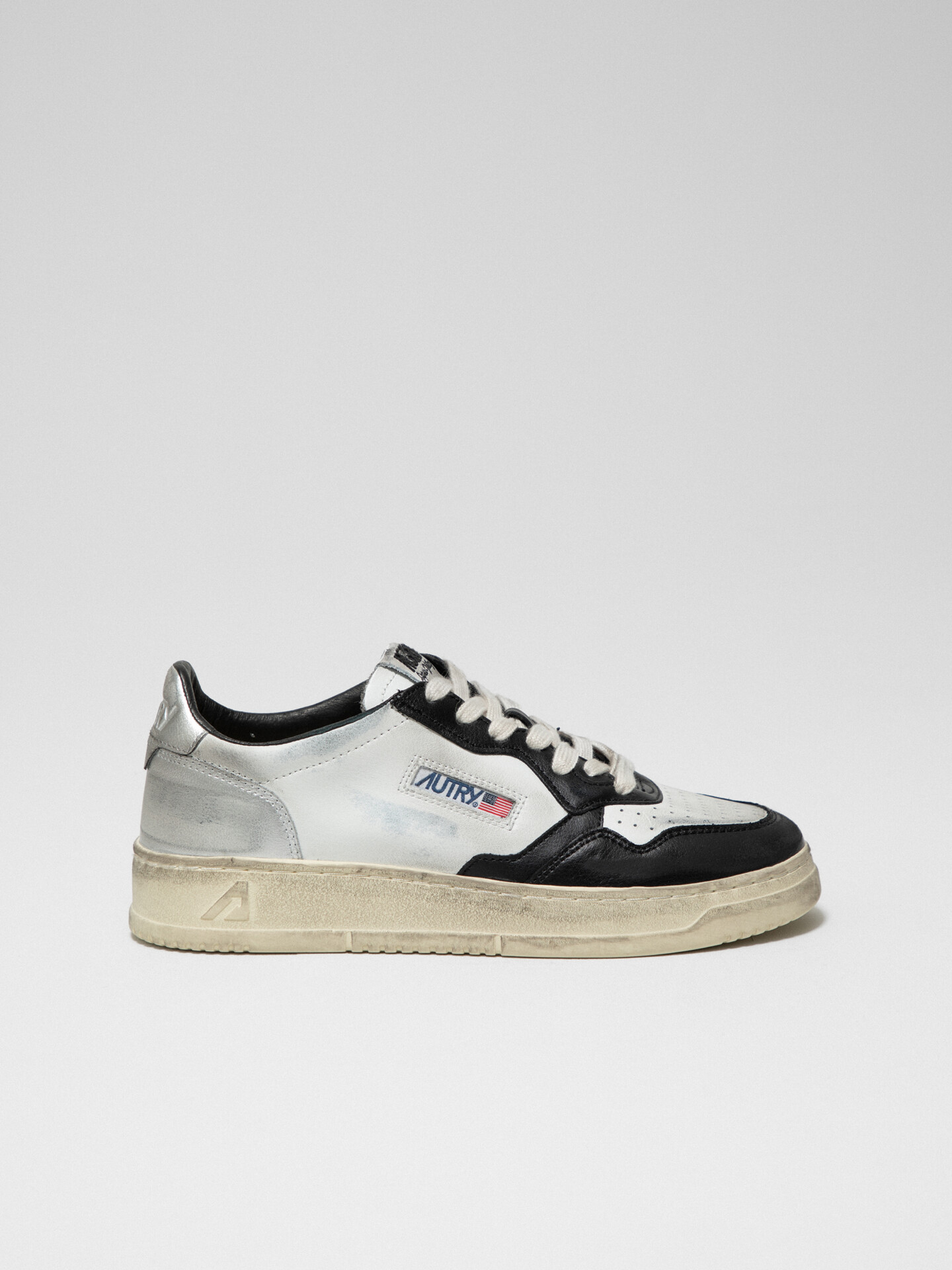 AUTRY Sneaker aus Leder Damen (SV11 WHITE/BLACK/SILVER)