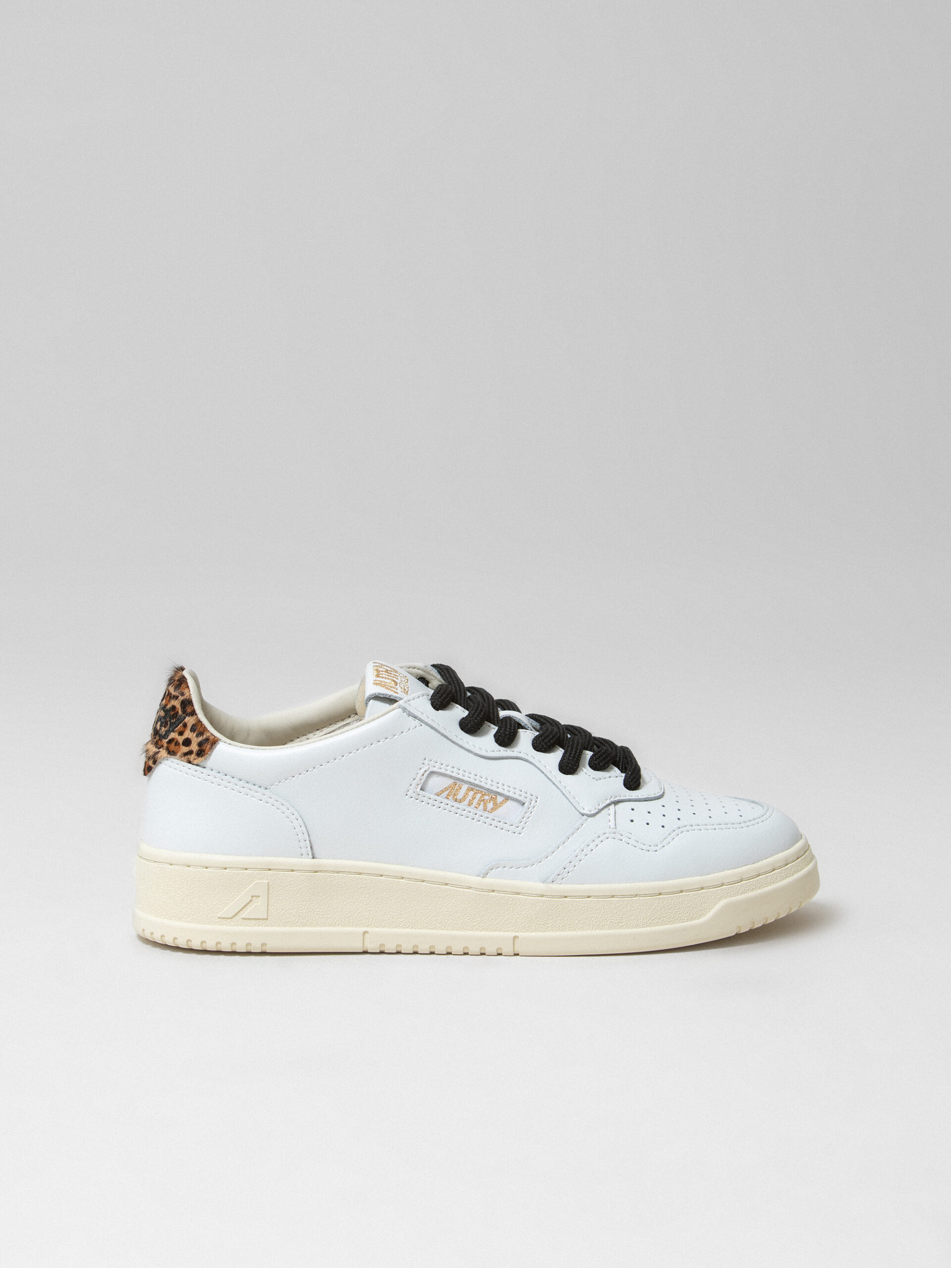 AUTRY Sneaker aus Leder Damen (OC02 WHITE LEO)